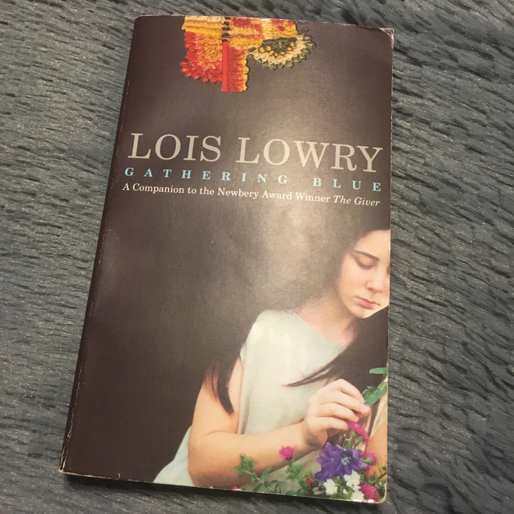 2/$12💵 Gathering Blue: Lois Lowry